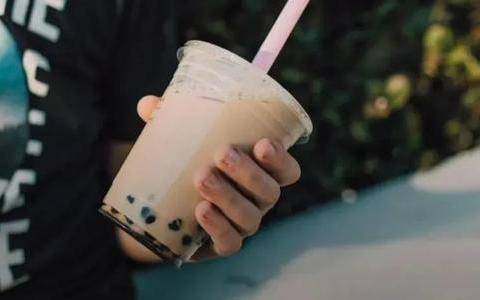 新加坡禁止奶茶广告，引发5亿关注，饮品人该如何看待？